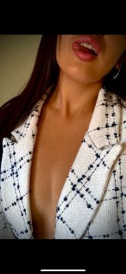 Зара  — проститутка с большой грудью