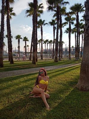 снять телку (Карина , 27 лет)